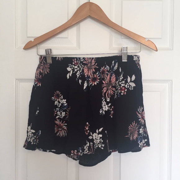How Very Loved Pants - Soft flower shorts